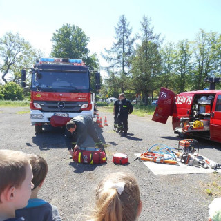 Spotkanie ze strażakami w OSP Poczesna. - zdjęcie 5