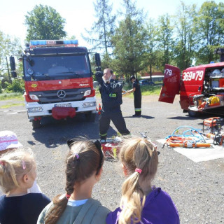 Spotkanie ze strażakami w OSP Poczesna. - zdjęcie 6